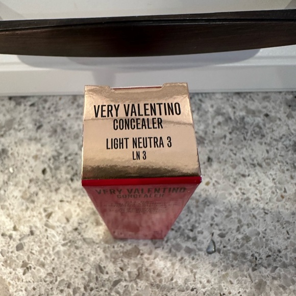 VALENTINO Very Valentino Concealer in shade Light Neutra (neutral) 3 - Picture 7 of 8